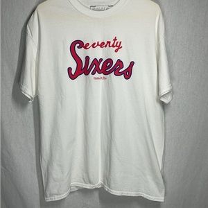 Mitchell & Ness Seventy Sixers Tshirt in XL